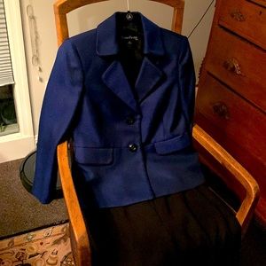 Women’s pants suit